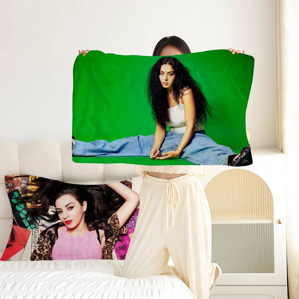 Home Textiles Premium - Singer C-Charli X-XCX ผ้าขนหนูรองหมอนแบบแห้งเร็วระดับพรีเมียม ผ้าโพลีเอสเตอร์ทนทานสำหรับผู้ใหญ่ ปลอกหมอน